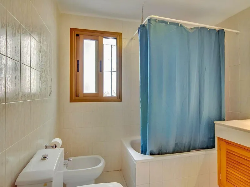 Three-Bedroom Townhouse with Partial Lake and Mountain Views – A Home in Harmony with Nature