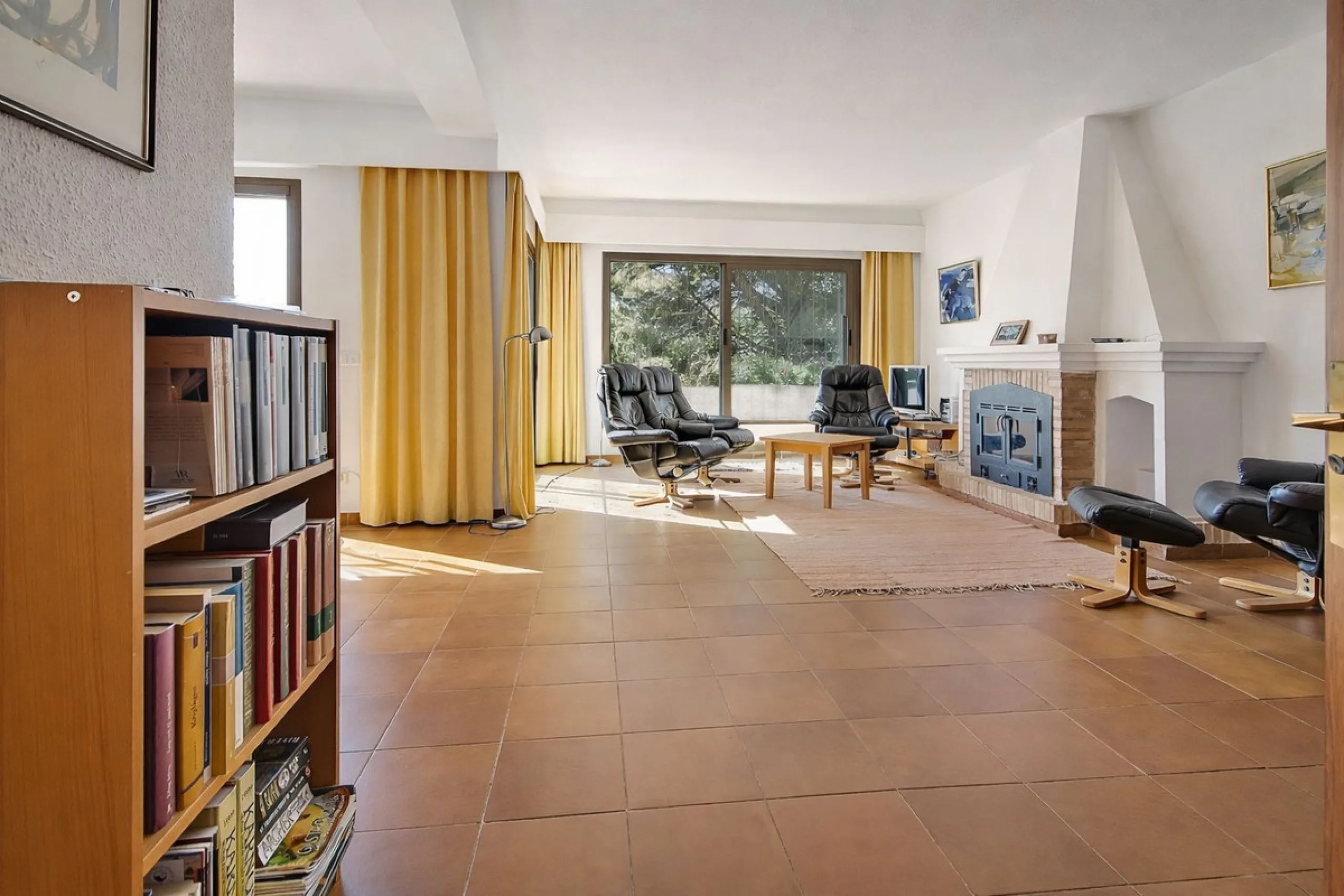 Three-Bedroom Townhouse with Partial Lake and Mountain Views – A Home in Harmony with Nature
