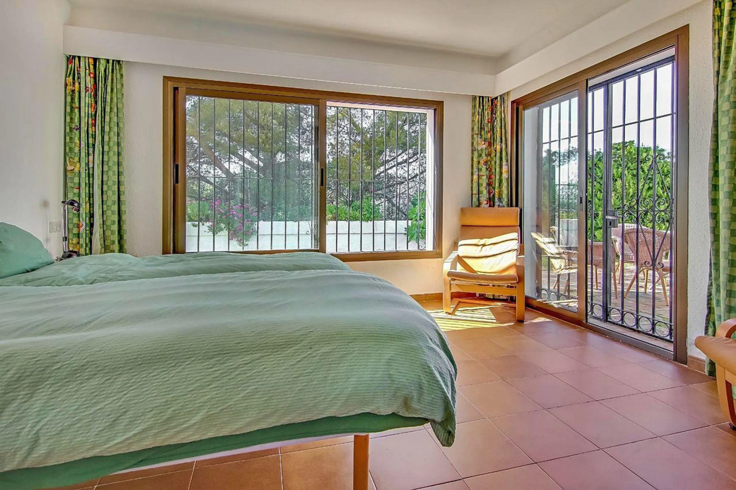 Three-Bedroom Townhouse with Partial Lake and Mountain Views – A Home in Harmony with Nature