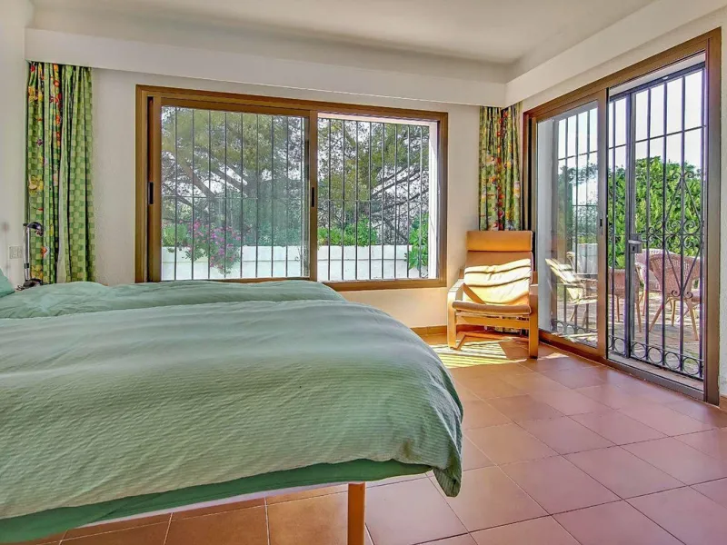 Three-Bedroom Townhouse with Partial Lake and Mountain Views – A Home in Harmony with Nature