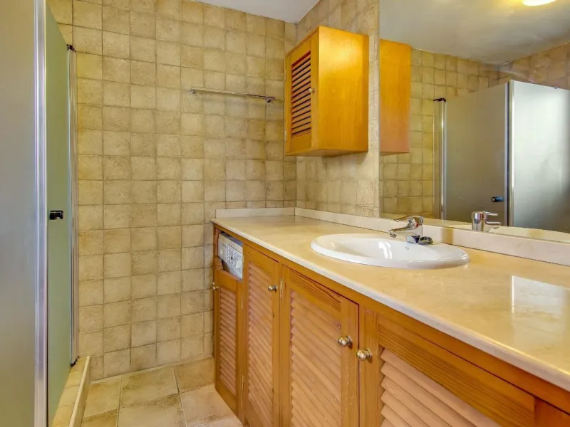 Three-Bedroom Townhouse with Partial Lake and Mountain Views – A Home in Harmony with Nature