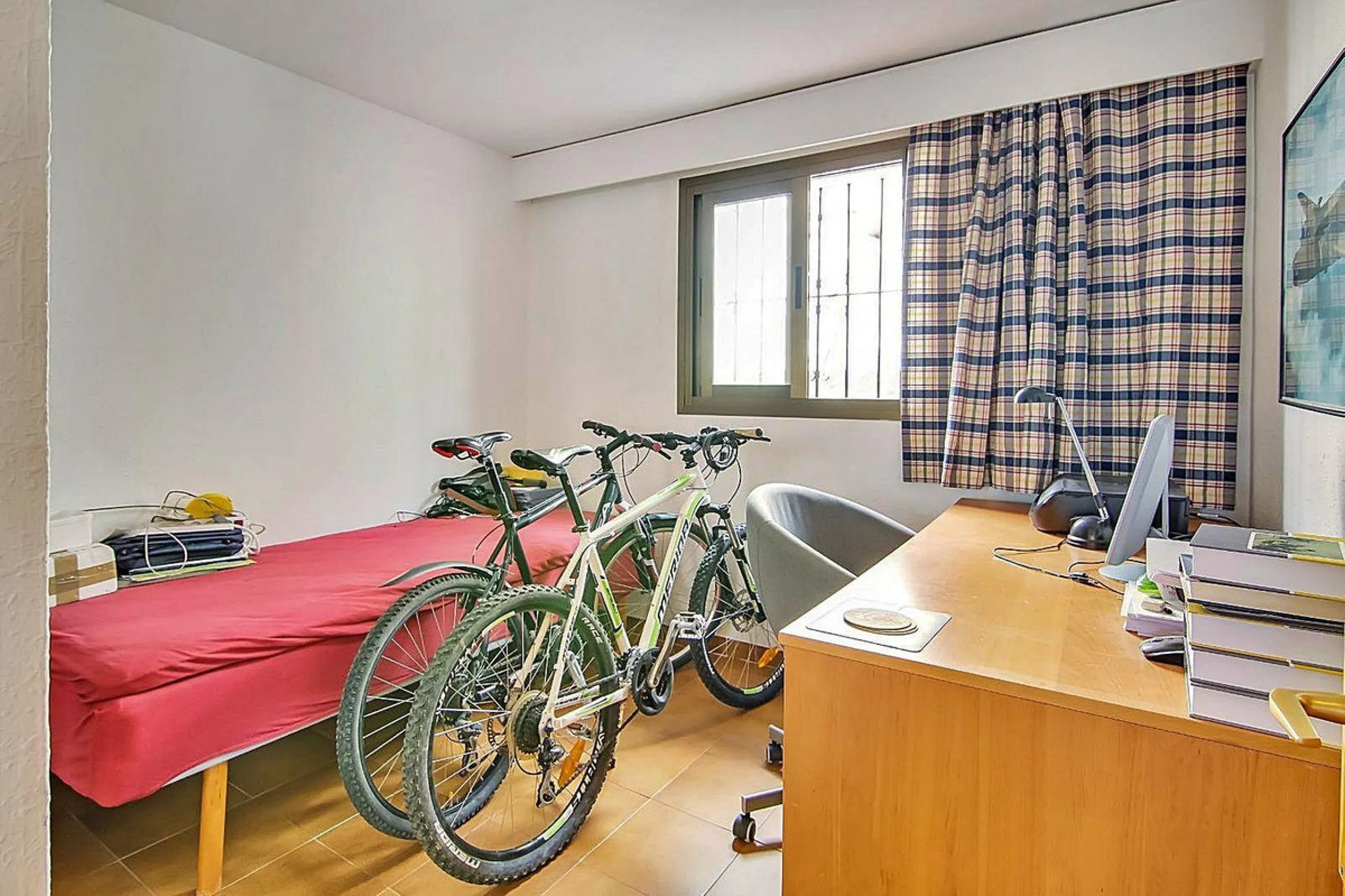 Three-Bedroom Townhouse with Partial Lake and Mountain Views – A Home in Harmony with Nature
