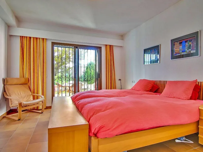 Three-Bedroom Townhouse with Partial Lake and Mountain Views – A Home in Harmony with Nature