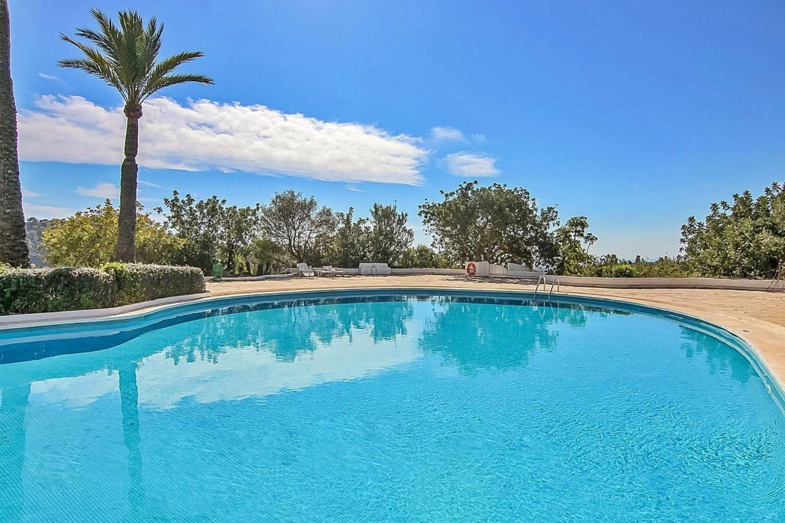 Three-Bedroom Townhouse with Partial Lake and Mountain Views – A Home in Harmony with Nature