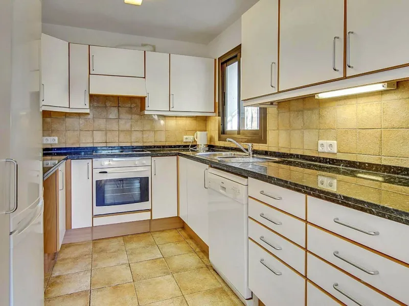 Three-Bedroom Townhouse with Partial Lake and Mountain Views – A Home in Harmony with Nature