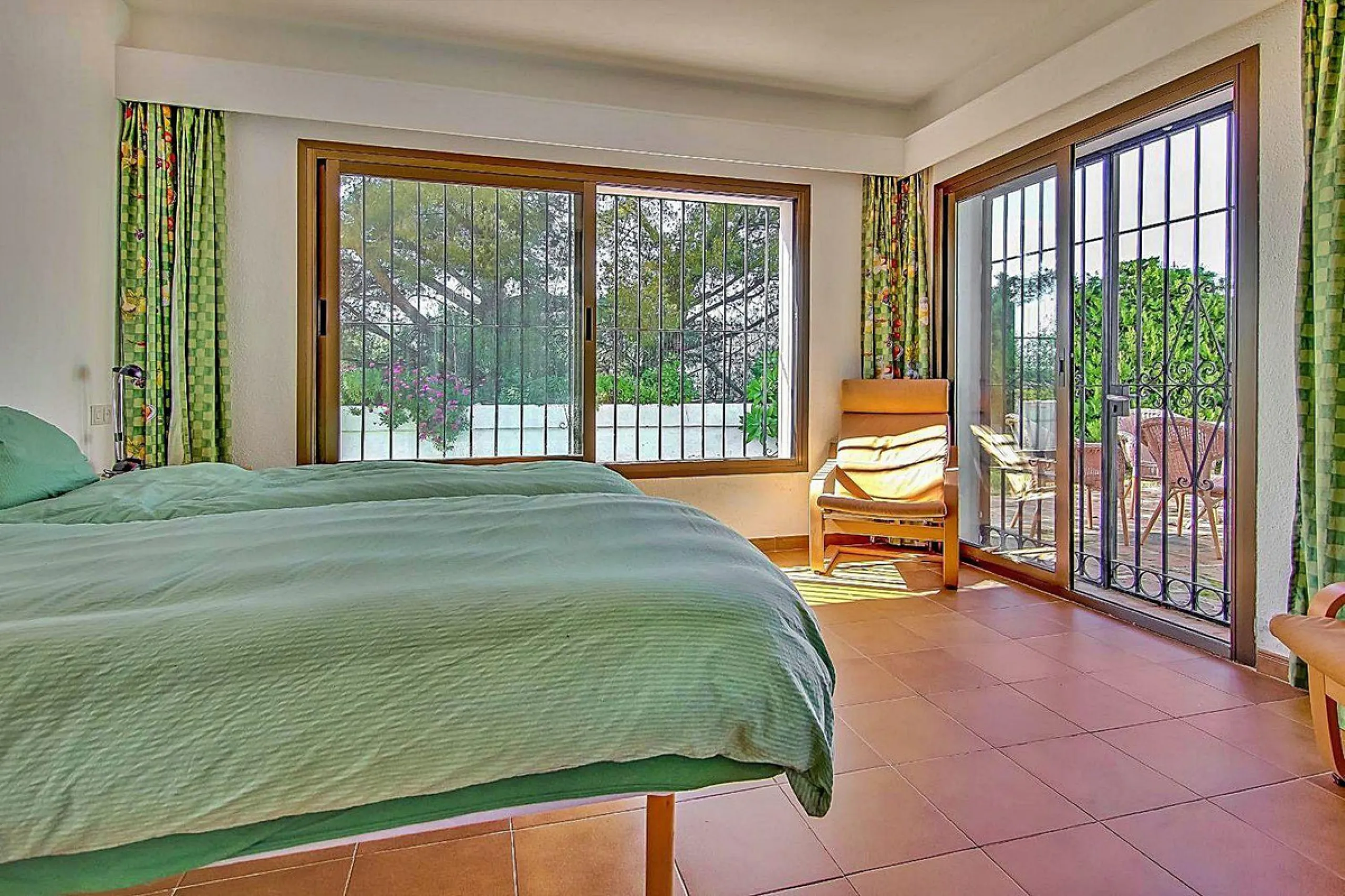 Three-Bedroom Townhouse with Partial Lake and Mountain Views – A Home in Harmony with Nature