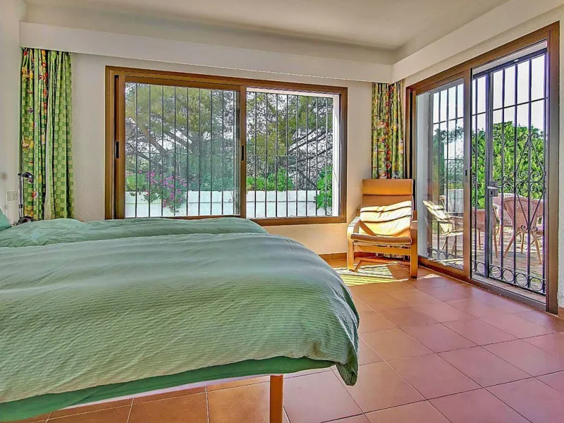 Three-Bedroom Townhouse with Partial Lake and Mountain Views – A Home in Harmony with Nature