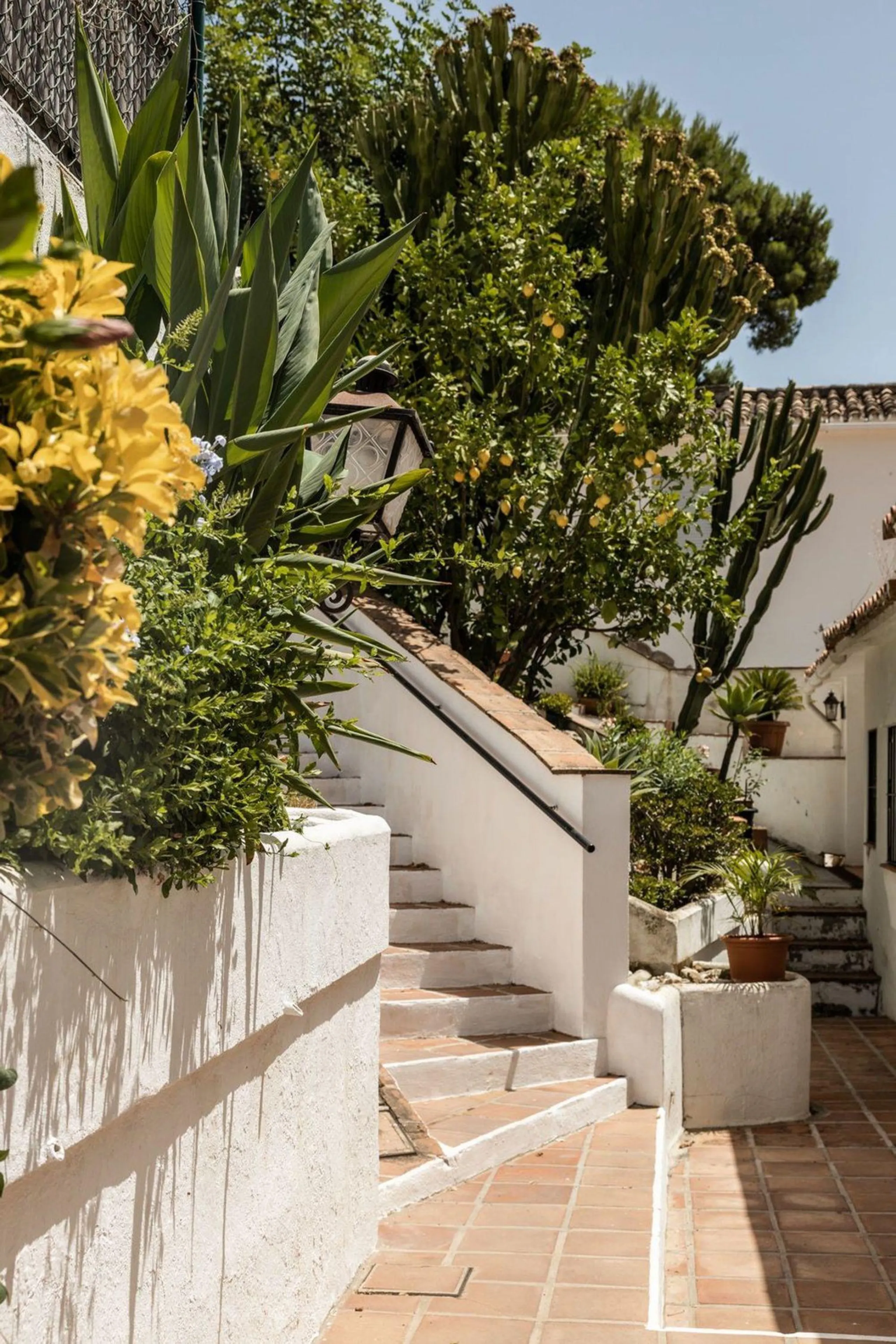 Three-Bedroom Townhouse with Partial Lake and Mountain Views – A Home in Harmony with Nature