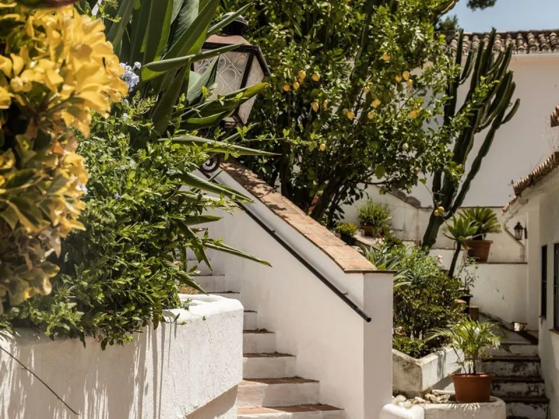Three-Bedroom Townhouse with Partial Lake and Mountain Views – A Home in Harmony with Nature