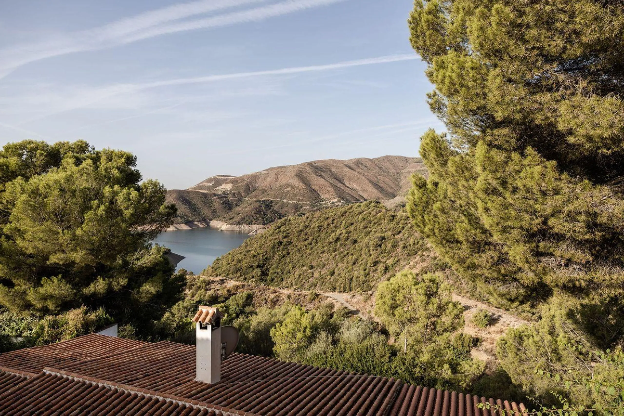 Three-Bedroom Townhouse with Partial Lake and Mountain Views – A Home in Harmony with Nature
