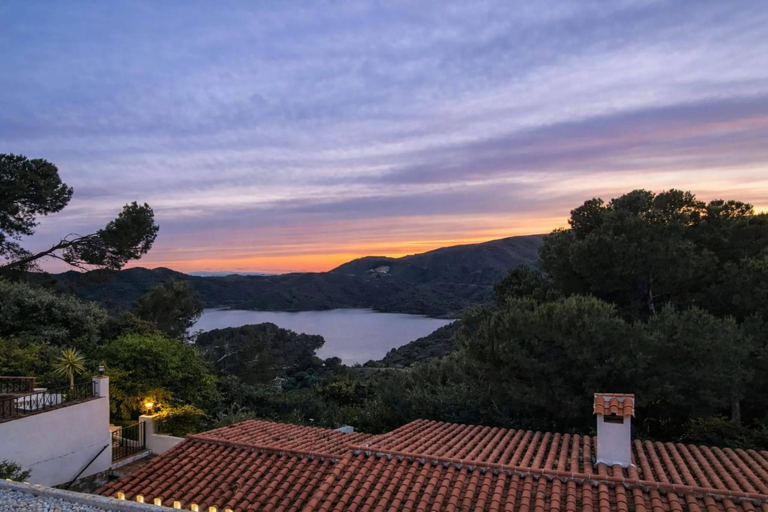 Three-Bedroom Townhouse with Partial Lake and Mountain Views – A Home in Harmony with Nature