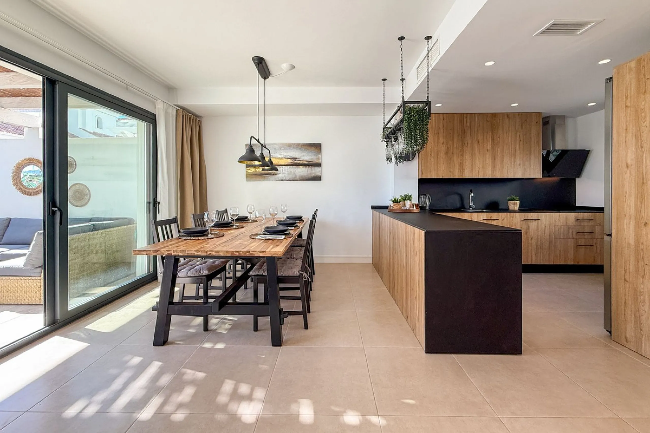 House - Townhouse в продаже в El Paraiso, Málaga. В доме 3 спален и 3 ванных комнат. Площадь дома 153 м²