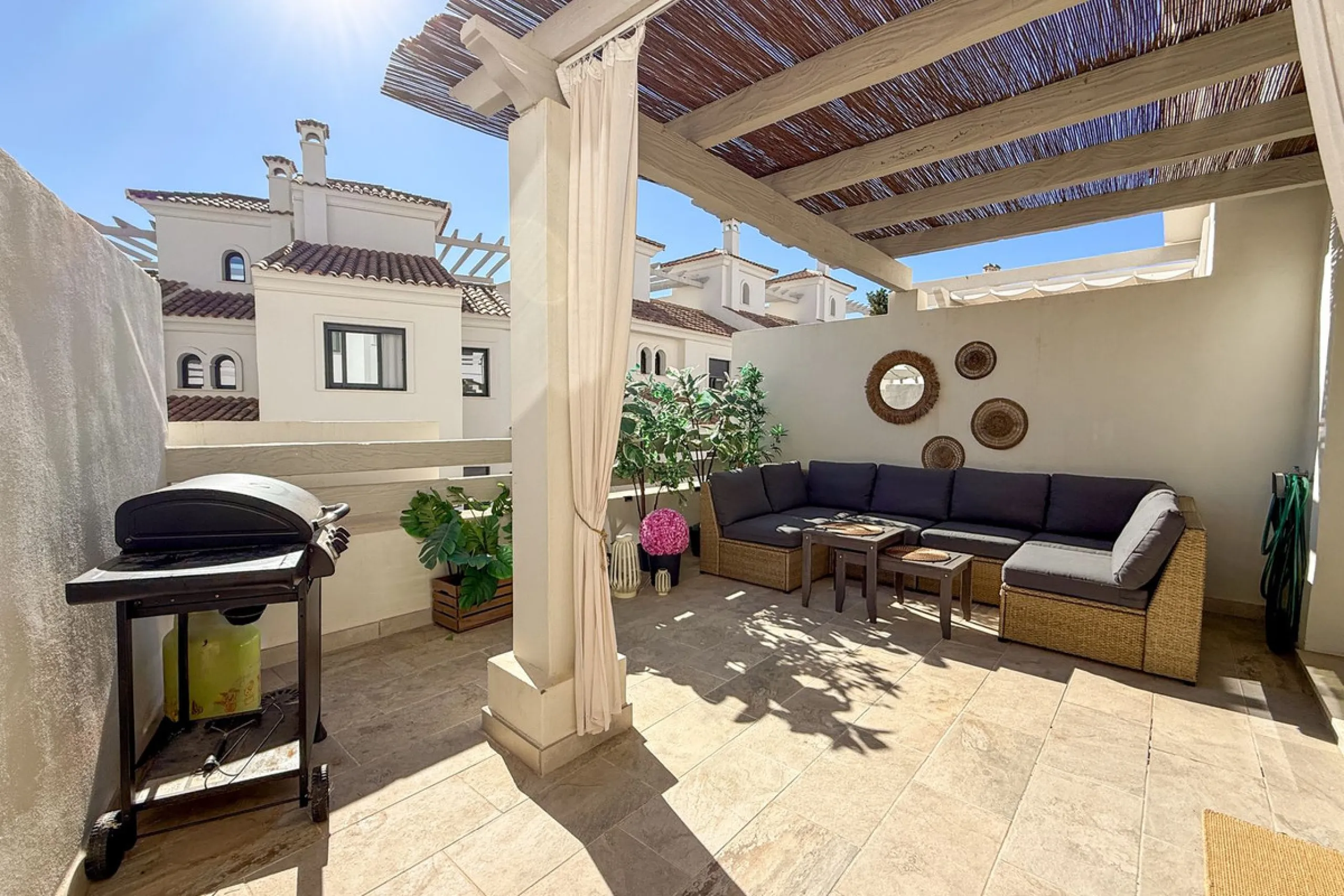 House - Townhouse в продаже в El Paraiso, Málaga. В доме 3 спален и 3 ванных комнат. Площадь дома 153 м²