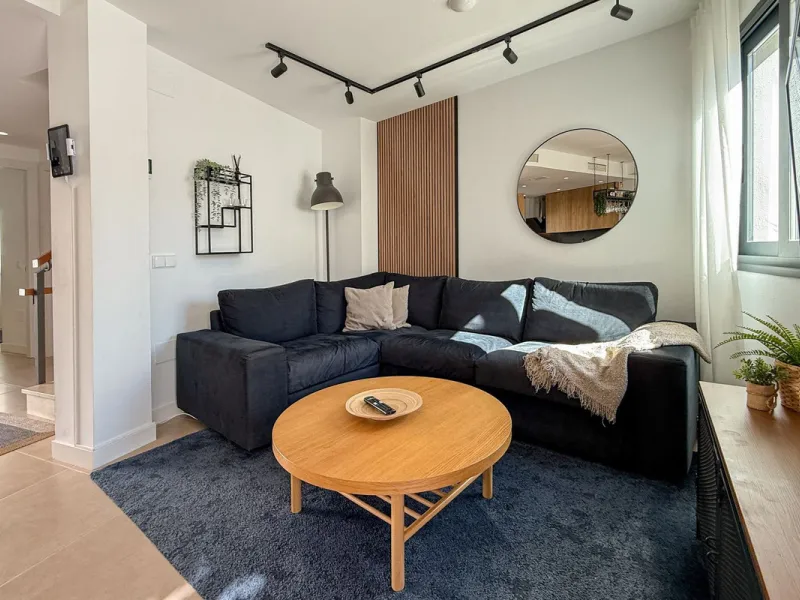 House - Townhouse в продаже в El Paraiso, Málaga. В доме 3 спален и 3 ванных комнат. Площадь дома 153 м²