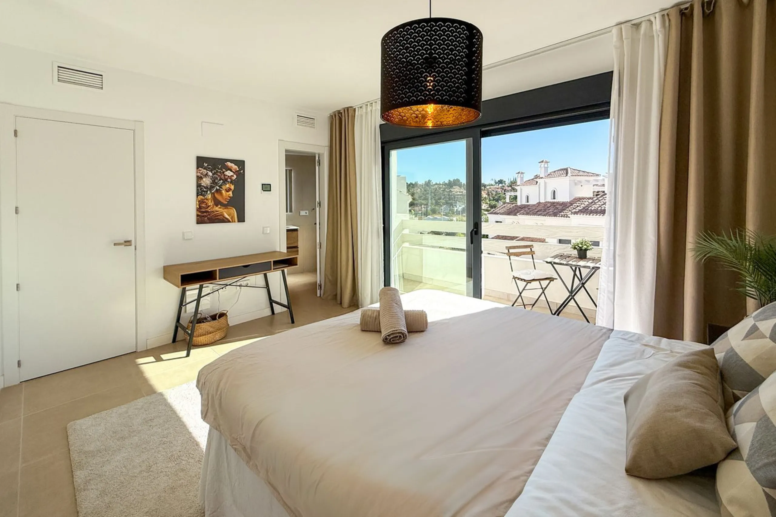 House - Townhouse в продаже в El Paraiso, Málaga. В доме 3 спален и 3 ванных комнат. Площадь дома 153 м²