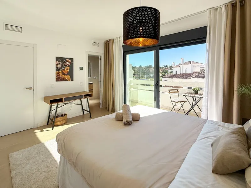 House - Townhouse в продаже в El Paraiso, Málaga. В доме 3 спален и 3 ванных комнат. Площадь дома 153 м²