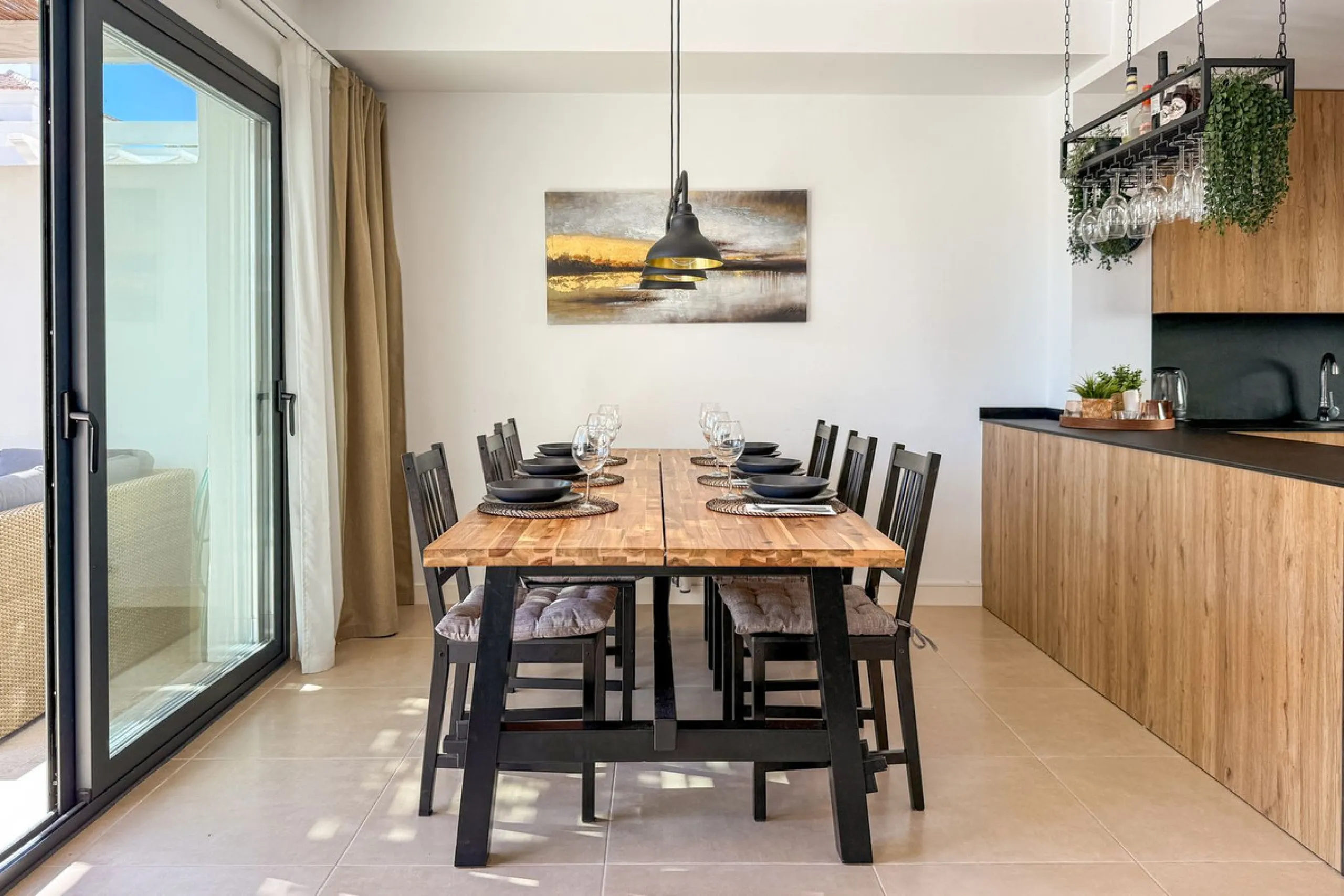 House - Townhouse в продаже в El Paraiso, Málaga. В доме 3 спален и 3 ванных комнат. Площадь дома 153 м²