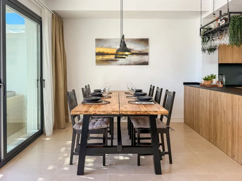 House - Townhouse в продаже в El Paraiso, Málaga. В доме 3 спален и 3 ванных комнат. Площадь дома 153 м²