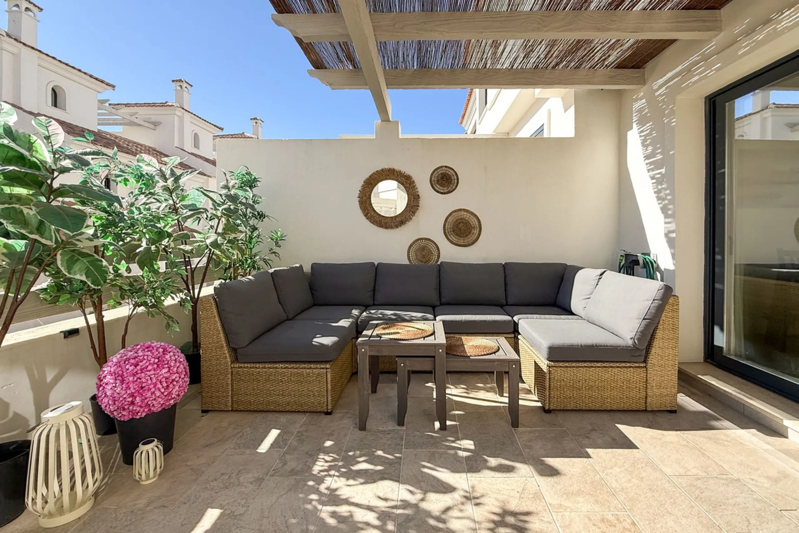 House - Townhouse в продаже в El Paraiso, Málaga. В доме 3 спален и 3 ванных комнат. Площадь дома 153 м²