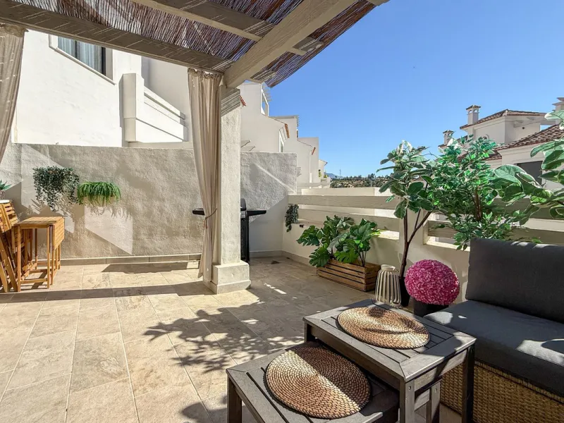 House - Townhouse в продаже в El Paraiso, Málaga. В доме 3 спален и 3 ванных комнат. Площадь дома 153 м²
