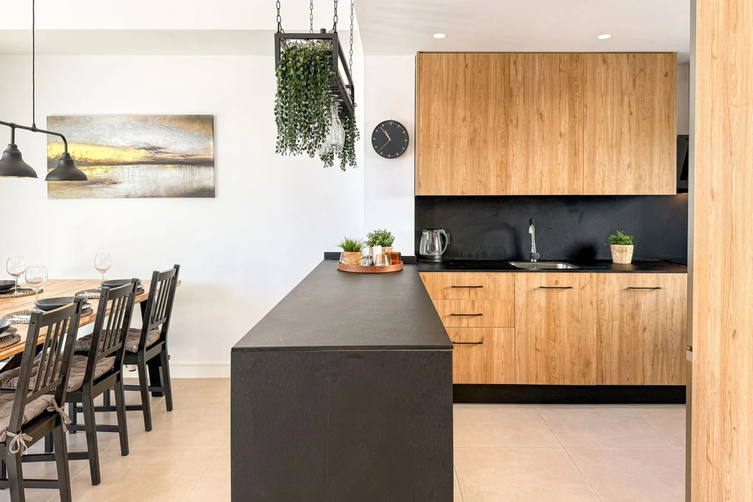 House - Townhouse в продаже в El Paraiso, Málaga. В доме 3 спален и 3 ванных комнат. Площадь дома 153 м²