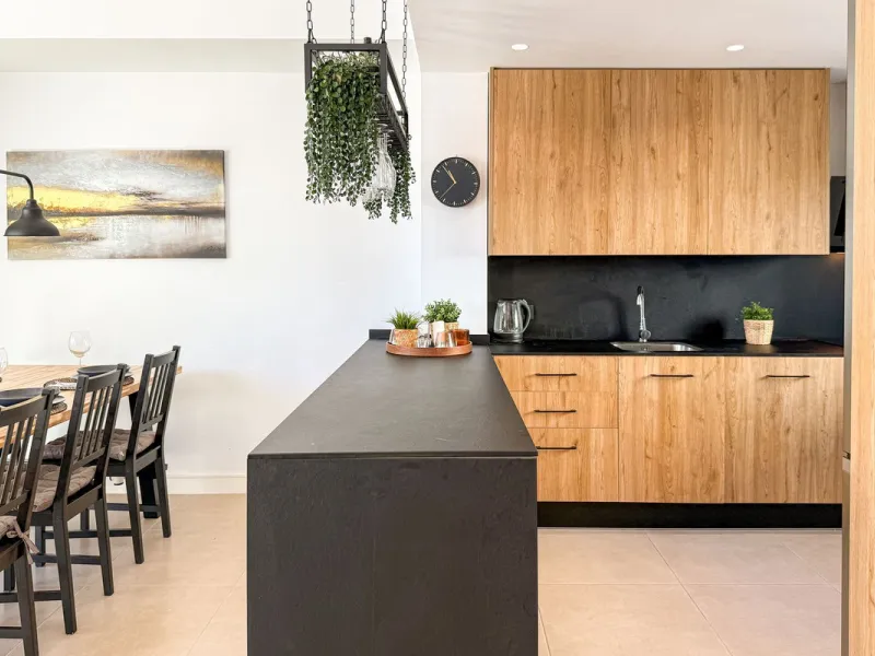 House - Townhouse в продаже в El Paraiso, Málaga. В доме 3 спален и 3 ванных комнат. Площадь дома 153 м²