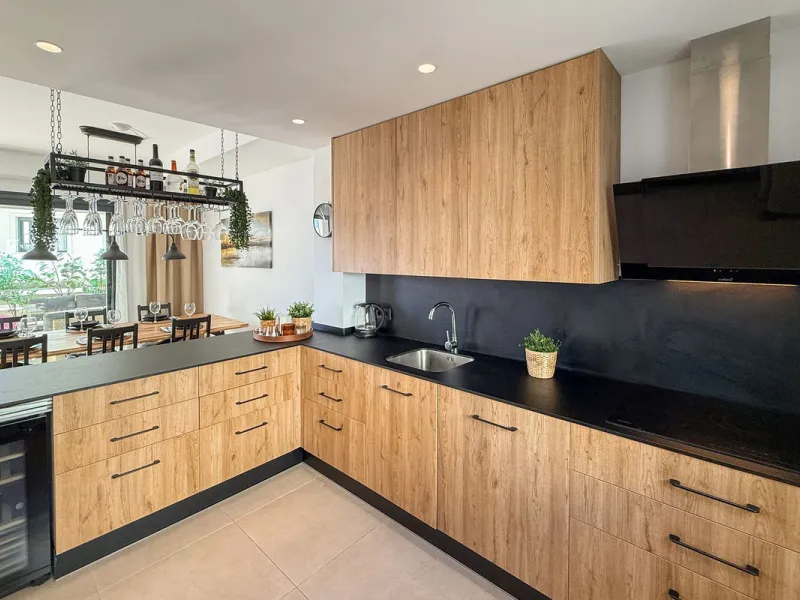 House - Townhouse в продаже в El Paraiso, Málaga. В доме 3 спален и 3 ванных комнат. Площадь дома 153 м²
