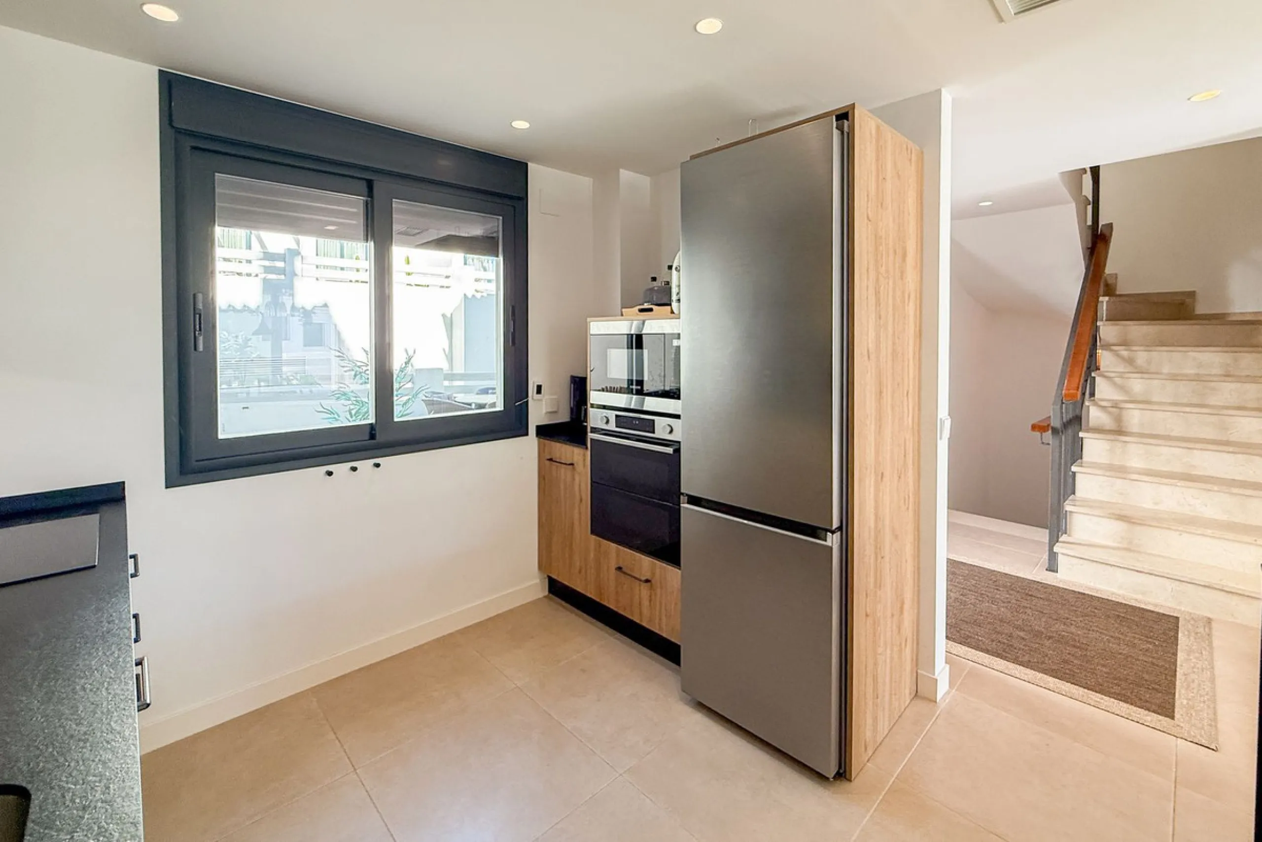 House - Townhouse в продаже в El Paraiso, Málaga. В доме 3 спален и 3 ванных комнат. Площадь дома 153 м²