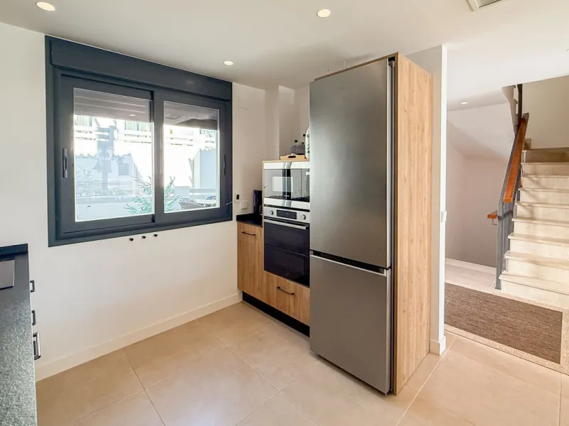 House - Townhouse в продаже в El Paraiso, Málaga. В доме 3 спален и 3 ванных комнат. Площадь дома 153 м²