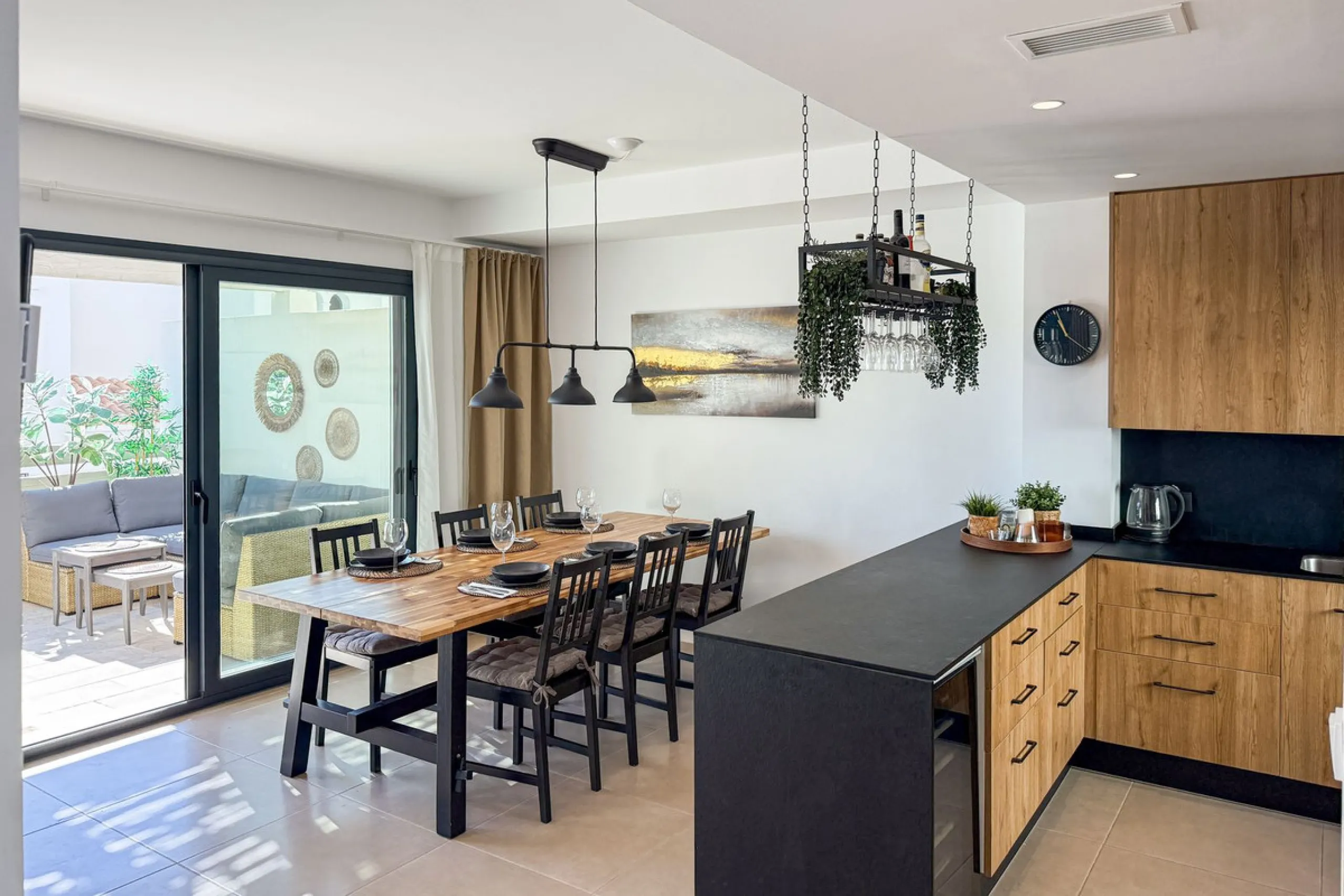 House - Townhouse в продаже в El Paraiso, Málaga. В доме 3 спален и 3 ванных комнат. Площадь дома 153 м²