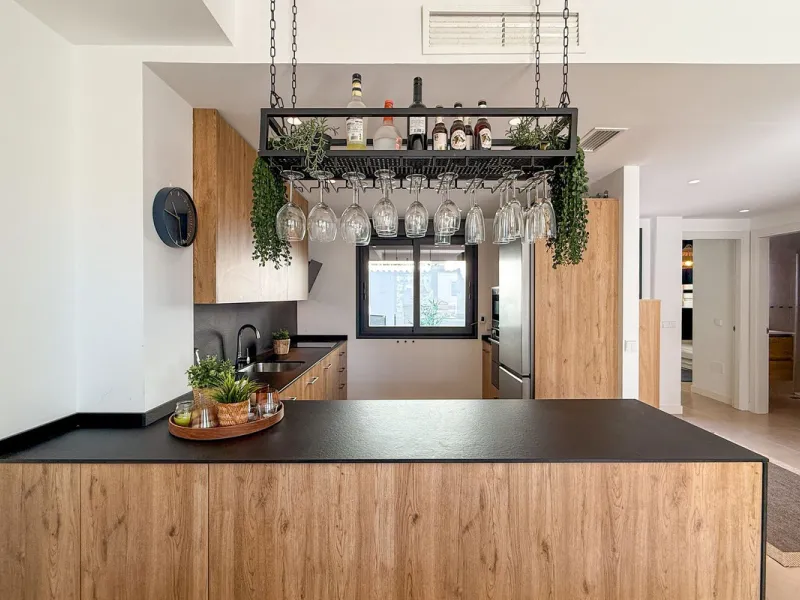 House - Townhouse в продаже в El Paraiso, Málaga. В доме 3 спален и 3 ванных комнат. Площадь дома 153 м²