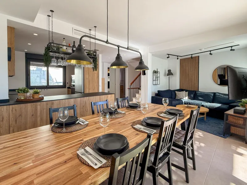 House - Townhouse в продаже в El Paraiso, Málaga. В доме 3 спален и 3 ванных комнат. Площадь дома 153 м²