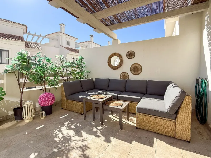 House - Townhouse в продаже в El Paraiso, Málaga. В доме 3 спален и 3 ванных комнат. Площадь дома 153 м²
