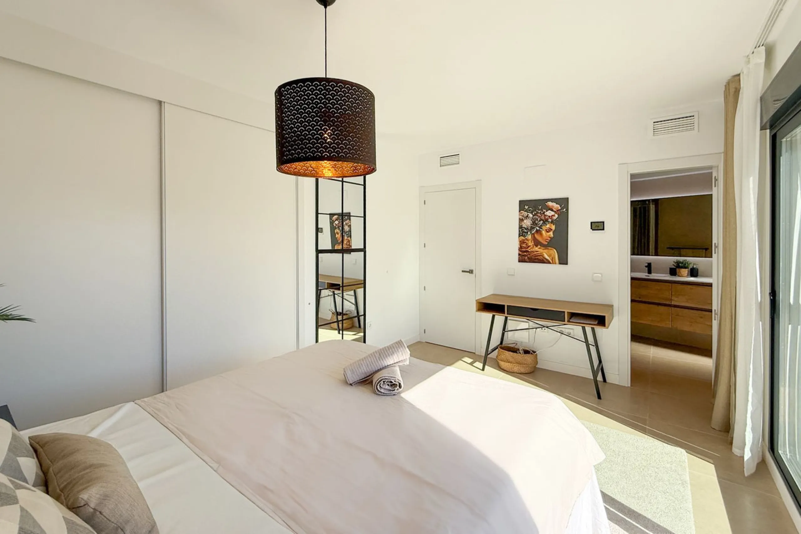 House - Townhouse в продаже в El Paraiso, Málaga. В доме 3 спален и 3 ванных комнат. Площадь дома 153 м²