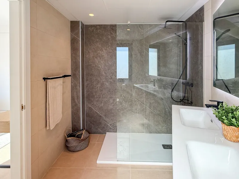 House - Townhouse в продаже в El Paraiso, Málaga. В доме 3 спален и 3 ванных комнат. Площадь дома 153 м²