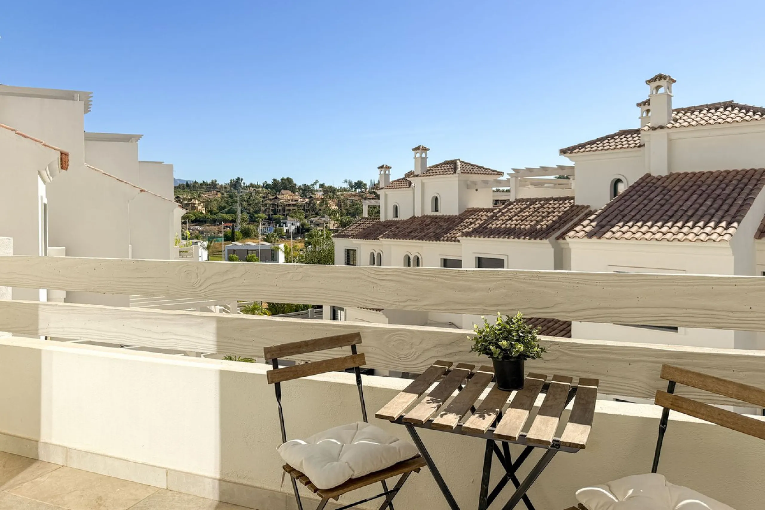 House - Townhouse в продаже в El Paraiso, Málaga. В доме 3 спален и 3 ванных комнат. Площадь дома 153 м²