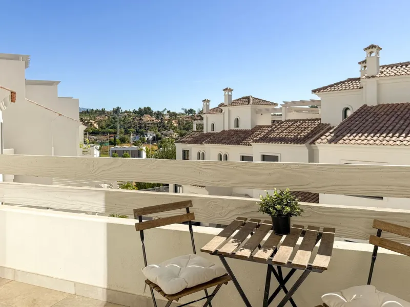House - Townhouse в продаже в El Paraiso, Málaga. В доме 3 спален и 3 ванных комнат. Площадь дома 153 м²