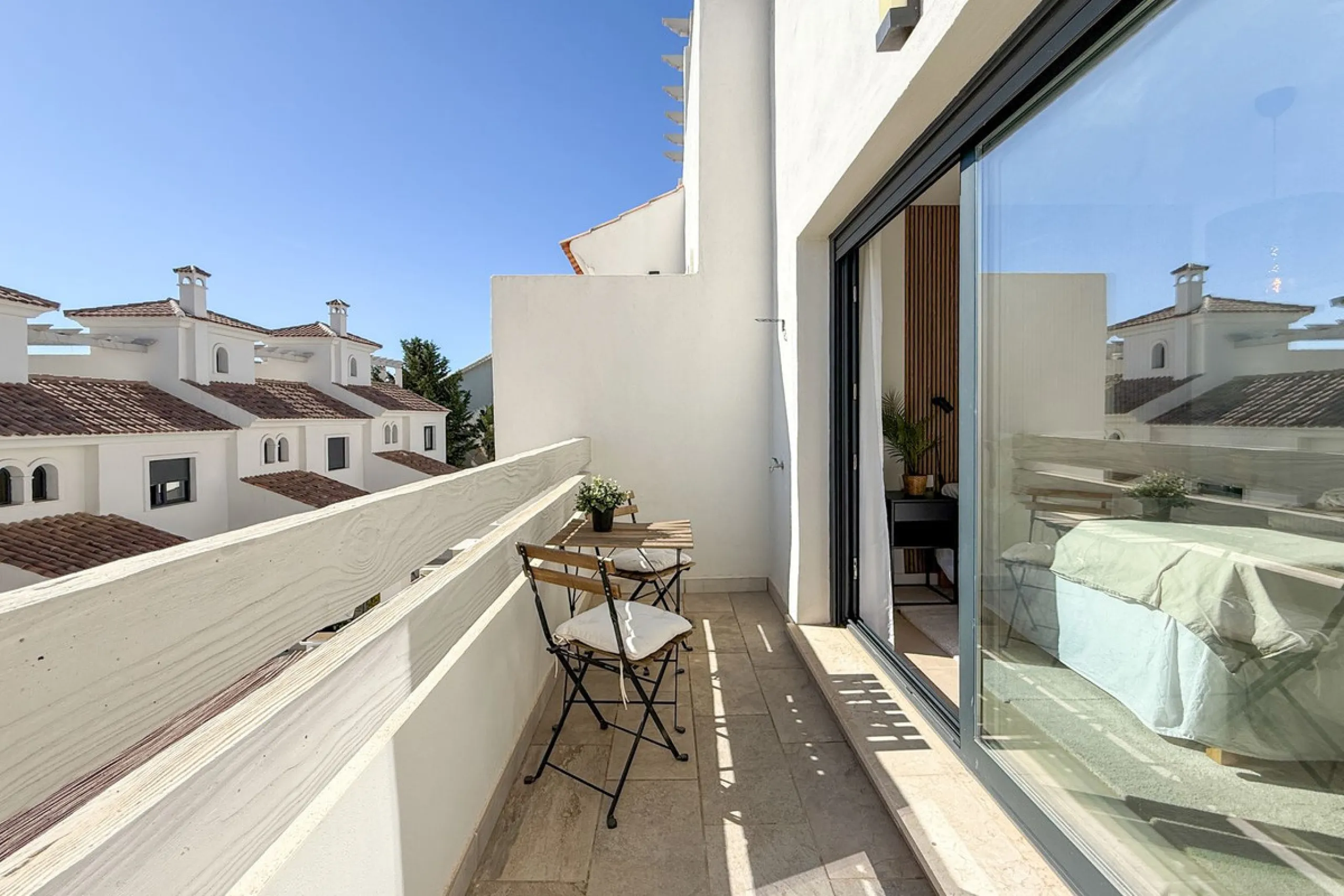 House - Townhouse в продаже в El Paraiso, Málaga. В доме 3 спален и 3 ванных комнат. Площадь дома 153 м²