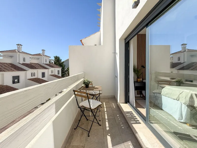 House - Townhouse в продаже в El Paraiso, Málaga. В доме 3 спален и 3 ванных комнат. Площадь дома 153 м²