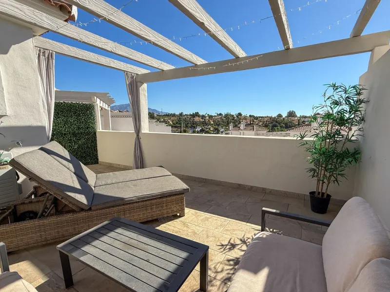 House - Townhouse в продаже в El Paraiso, Málaga. В доме 3 спален и 3 ванных комнат. Площадь дома 153 м²