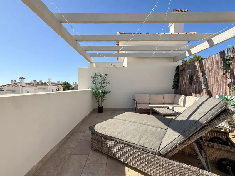 House - Townhouse в продаже в El Paraiso, Málaga. В доме 3 спален и 3 ванных комнат. Площадь дома 153 м²
