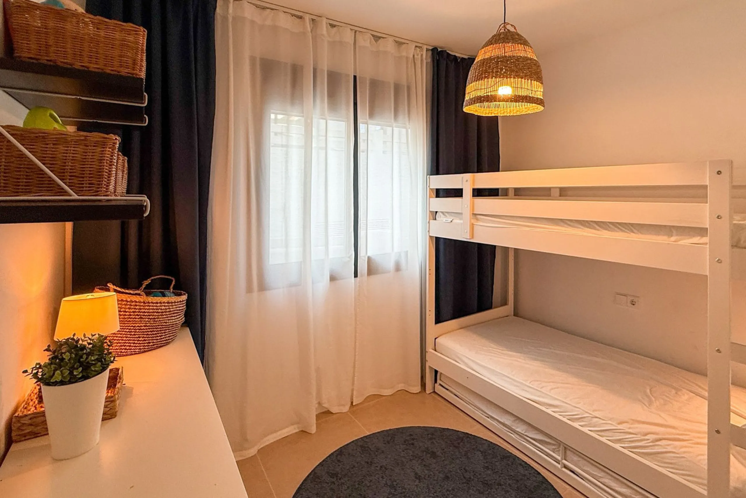 House - Townhouse в продаже в El Paraiso, Málaga. В доме 3 спален и 3 ванных комнат. Площадь дома 153 м²