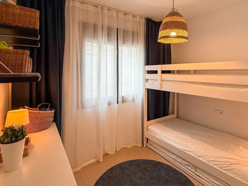 House - Townhouse в продаже в El Paraiso, Málaga. В доме 3 спален и 3 ванных комнат. Площадь дома 153 м²