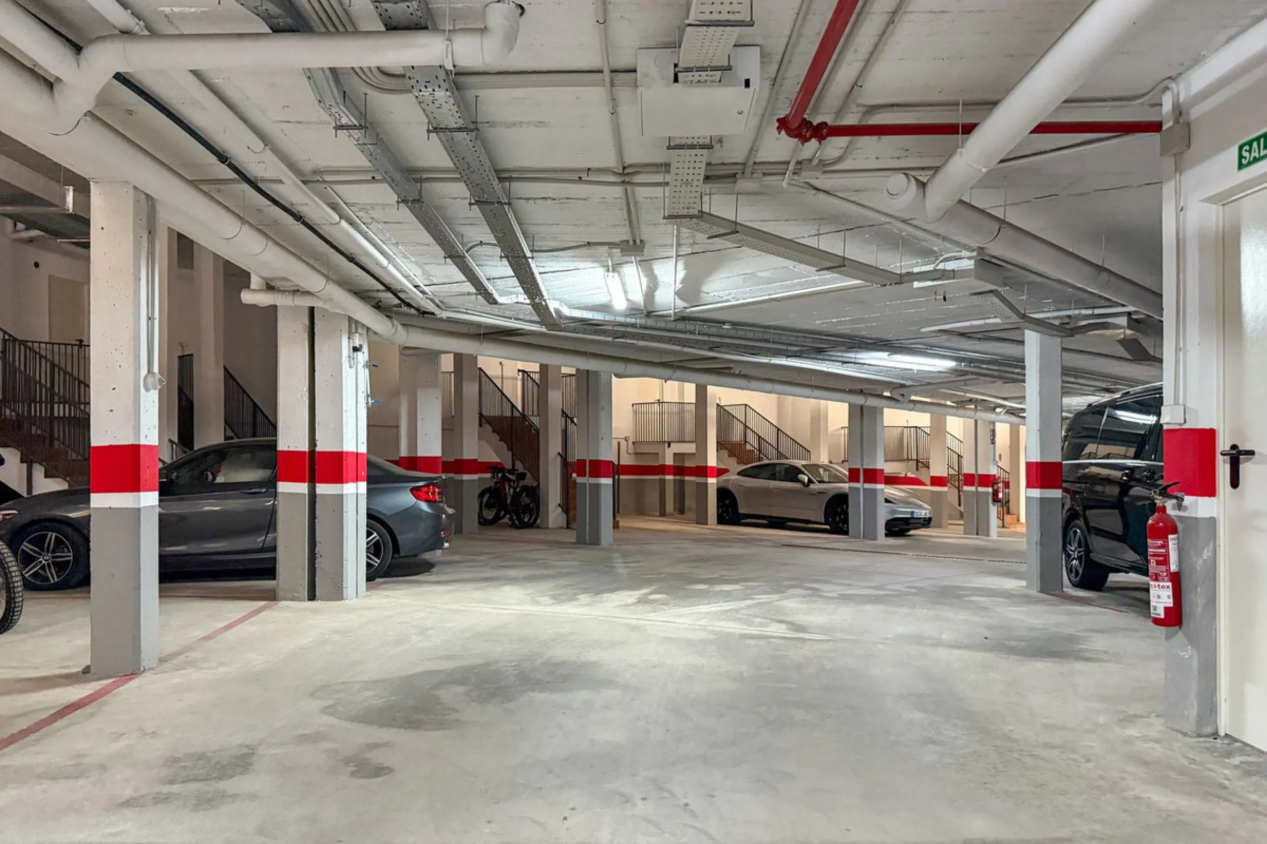 House - Townhouse в продаже в El Paraiso, Málaga. В доме 3 спален и 3 ванных комнат. Площадь дома 153 м²