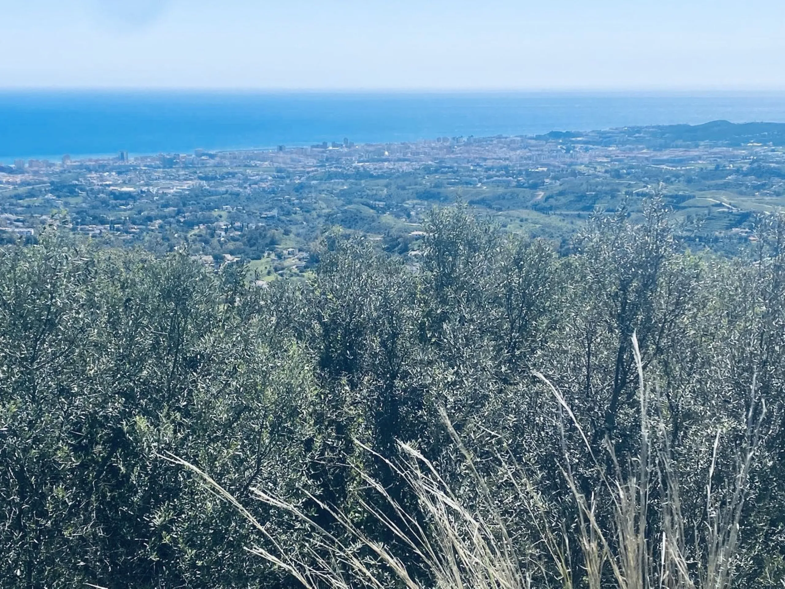 Nestled in the prestigious urbanisation of Valtocado, this spacious and elegant classic detached villa enjoys an elevated position offering breathtaking panoramic views stretching across the mountains and down to the coast. Located at the end of a quiet s