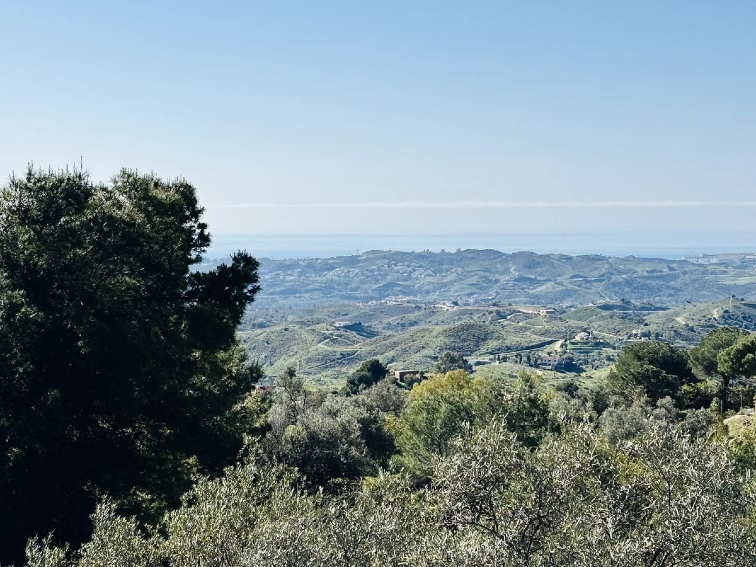 Nestled in the prestigious urbanisation of Valtocado, this spacious and elegant classic detached villa enjoys an elevated position offering breathtaking panoramic views stretching across the mountains and down to the coast. Located at the end of a quiet s