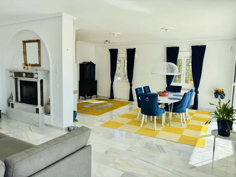 Nestled in the prestigious urbanisation of Valtocado, this spacious and elegant classic detached villa enjoys an elevated position offering breathtaking panoramic views stretching across the mountains and down to the coast. Located at the end of a quiet s
