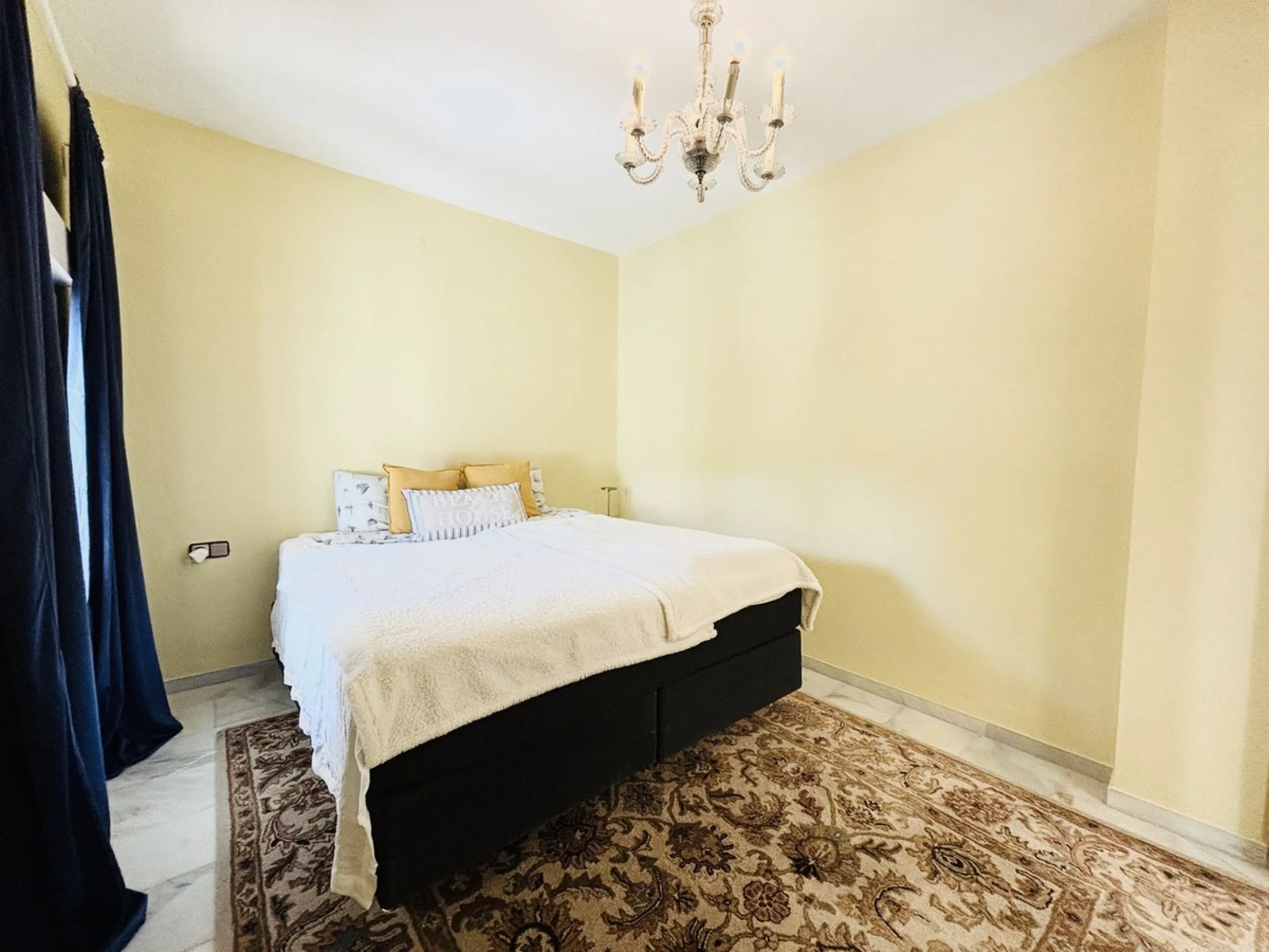 Nestled in the prestigious urbanisation of Valtocado, this spacious and elegant classic detached villa enjoys an elevated position offering breathtaking panoramic views stretching across the mountains and down to the coast. Located at the end of a quiet s