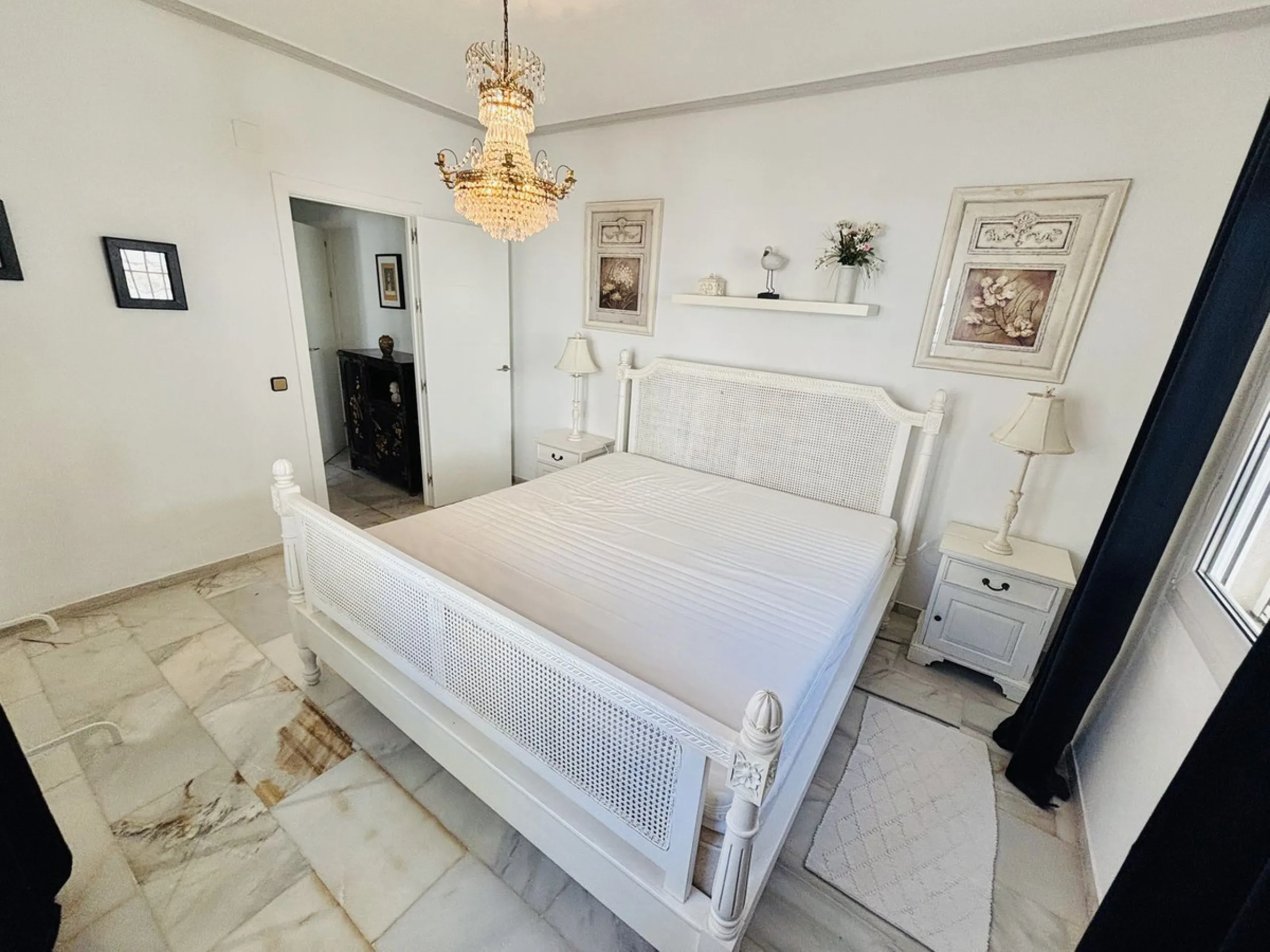Nestled in the prestigious urbanisation of Valtocado, this spacious and elegant classic detached villa enjoys an elevated position offering breathtaking panoramic views stretching across the mountains and down to the coast. Located at the end of a quiet s