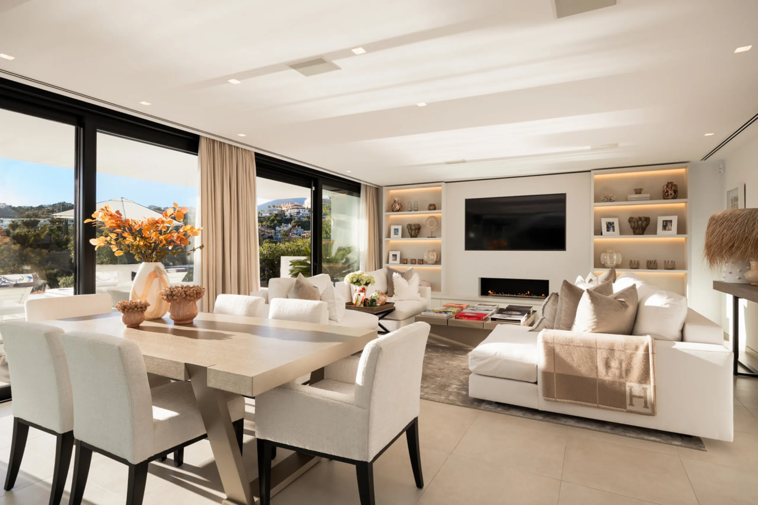 Contemporary villa set in the heart of Nueva Andalucía's prestigious Golf Valley, enjoying a privileged west-facing orientation overlooking the renowned Los Naranjos Golf Course. Distributed across three levels, the residence captures sweeping views of ma